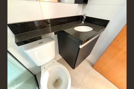 Banheiro de apartamento à venda com 2 quartos, 45m² em Vila Carrão, São Paulo