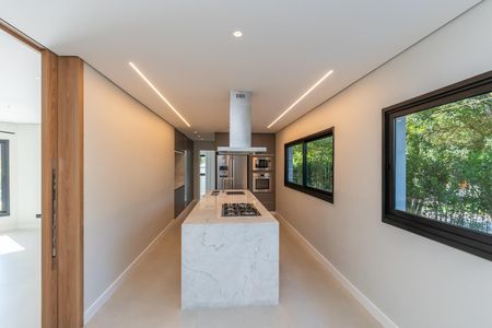 Casa de condomínio à venda com 516m², 4 quartos e 5 vagas Casa de condomínio à venda com 516m², 4 quartos e 5 vagasCozinha