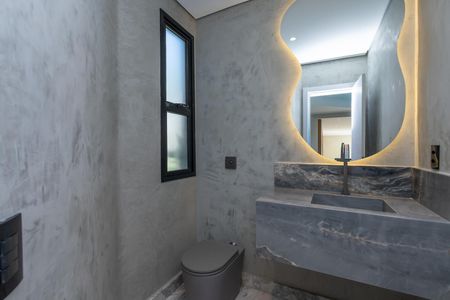 Casa de condomínio à venda com 516m², 4 quartos e 5 vagas Casa de condomínio à venda com 516m², 4 quartos e 5 vagasBanheiro