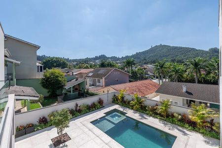 Casa de condomínio à venda com 516m², 4 quartos e 5 vagas Casa de condomínio à venda com 516m², 4 quartos e 5 vagasVista