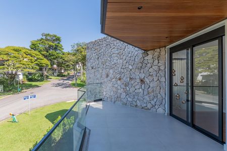 Casa de condomínio à venda com 516m², 4 quartos e 5 vagas Casa de condomínio à venda com 516m², 4 quartos e 5 vagasVaranda