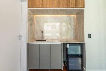 Casa de condomínio à venda com 516m², 4 quartos e 5 vagas Casa de condomínio à venda com 516m², 4 quartos e 5 vagasCozinha