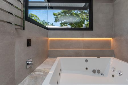 Casa de condomínio à venda com 516m², 4 quartos e 5 vagas Casa de condomínio à venda com 516m², 4 quartos e 5 vagasBanheiro