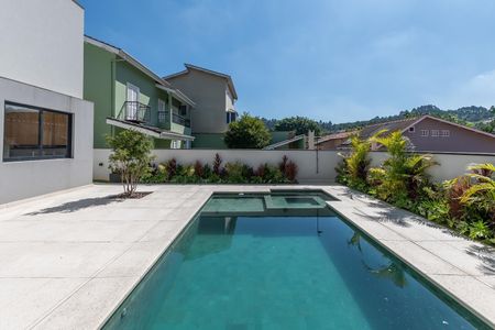 Casa de condomínio à venda com 516m², 4 quartos e 5 vagas Casa de condomínio à venda com 516m², 4 quartos e 5 vagasÁrea externa
