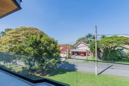 Casa de condomínio à venda com 516m², 4 quartos e 5 vagas Casa de condomínio à venda com 516m², 4 quartos e 5 vagasÁrea externa