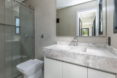 Casa de condomínio à venda com 516m², 4 quartos e 5 vagas Casa de condomínio à venda com 516m², 4 quartos e 5 vagasBanheiro