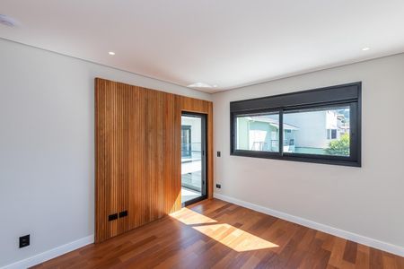 Casa de condomínio à venda com 516m², 4 quartos e 5 vagas Casa de condomínio à venda com 516m², 4 quartos e 5 vagasQuarto