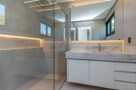 Casa de condomínio à venda com 516m², 4 quartos e 5 vagas Casa de condomínio à venda com 516m², 4 quartos e 5 vagasBanheiro