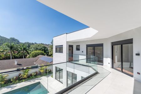 Casa de condomínio à venda com 516m², 4 quartos e 5 vagas Casa de condomínio à venda com 516m², 4 quartos e 5 vagasVaranda