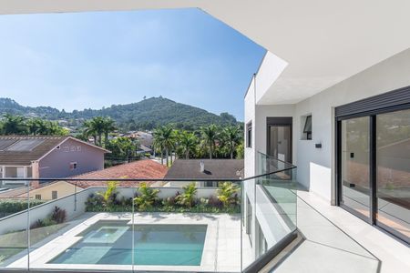 Casa de condomínio à venda com 516m², 4 quartos e 5 vagas Casa de condomínio à venda com 516m², 4 quartos e 5 vagasVista