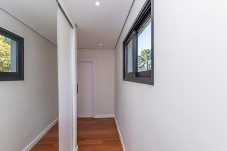 Casa de condomínio à venda com 516m², 4 quartos e 5 vagas Casa de condomínio à venda com 516m², 4 quartos e 5 vagasCorredor