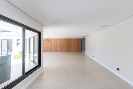 Casa de condomínio à venda com 516m², 4 quartos e 5 vagas Casa de condomínio à venda com 516m², 4 quartos e 5 vagasSala