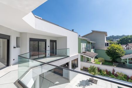 Casa de condomínio à venda com 516m², 4 quartos e 5 vagas Casa de condomínio à venda com 516m², 4 quartos e 5 vagasVaranda