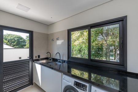 Casa de condomínio à venda com 516m², 4 quartos e 5 vagas Casa de condomínio à venda com 516m², 4 quartos e 5 vagasCozinha