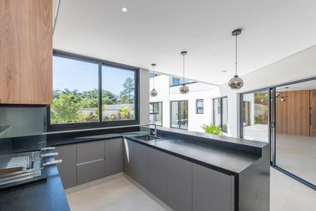 Casa de condomínio à venda com 516m², 4 quartos e 5 vagas Casa de condomínio à venda com 516m², 4 quartos e 5 vagasCozinha