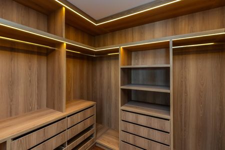 Casa de condomínio à venda com 516m², 4 quartos e 5 vagas Casa de condomínio à venda com 516m², 4 quartos e 5 vagasQuarto