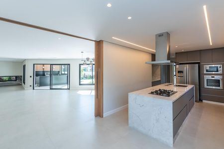 Casa de condomínio à venda com 516m², 4 quartos e 5 vagas Casa de condomínio à venda com 516m², 4 quartos e 5 vagasCozinha