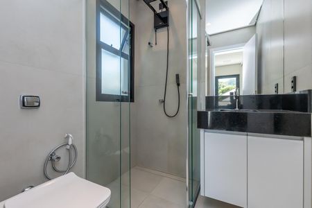 Casa de condomínio à venda com 516m², 4 quartos e 5 vagas Casa de condomínio à venda com 516m², 4 quartos e 5 vagasBanheiro