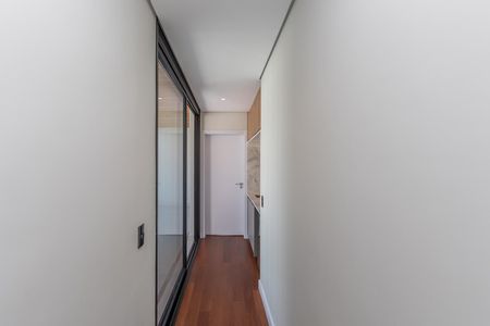 Casa de condomínio à venda com 516m², 4 quartos e 5 vagas Casa de condomínio à venda com 516m², 4 quartos e 5 vagasCorredor