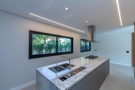 Casa de condomínio à venda com 516m², 4 quartos e 5 vagas Casa de condomínio à venda com 516m², 4 quartos e 5 vagasCozinha