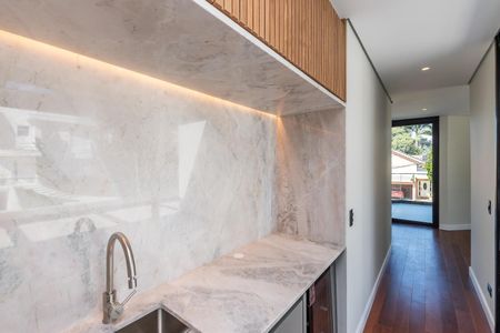 Casa de condomínio à venda com 516m², 4 quartos e 5 vagas Casa de condomínio à venda com 516m², 4 quartos e 5 vagasBanheiro
