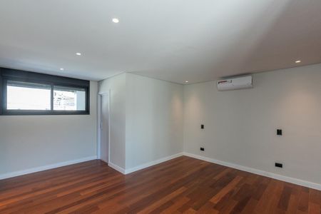 Casa de condomínio à venda com 516m², 4 quartos e 5 vagas Casa de condomínio à venda com 516m², 4 quartos e 5 vagasQuarto