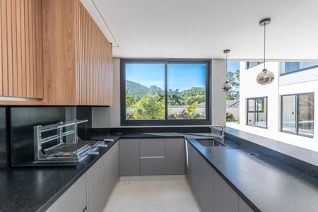 Casa de condomínio à venda com 516m², 4 quartos e 5 vagas Casa de condomínio à venda com 516m², 4 quartos e 5 vagasCozinha