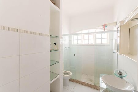 Casa para alugar com 346m², 4 quartos e 1 vagaBanheiro suíte casa anexo