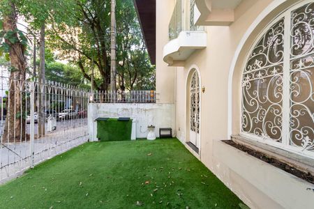 Casa para alugar com 346m², 4 quartos e 1 vagaQuintal