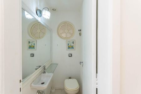 Casa para alugar com 346m², 4 quartos e 1 vagaLavabo