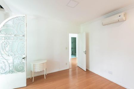 Casa para alugar com 346m², 4 quartos e 1 vagaQuarto  2