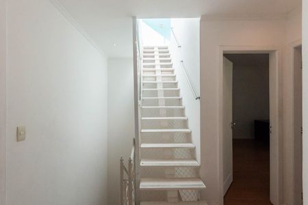 Casa para alugar com 346m², 4 quartos e 1 vagaEscadas 2º andar