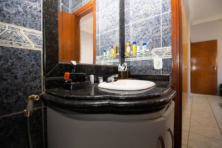 Casa de condomínio à venda com 800m², 4 quartos e 10 vagasBanheiro da Suíte 