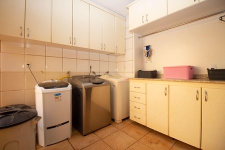 Casa de condomínio à venda com 800m², 4 quartos e 10 vagasÁrea de Serviço
