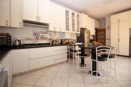 Casa de condomínio à venda com 800m², 4 quartos e 10 vagasCozinha