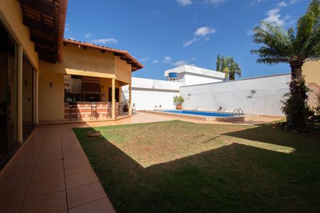 Casa de condomínio à venda com 800m², 4 quartos e 10 vagasQuintal