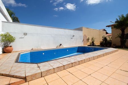 Casa de condomínio à venda com 800m², 4 quartos e 10 vagasPiscina