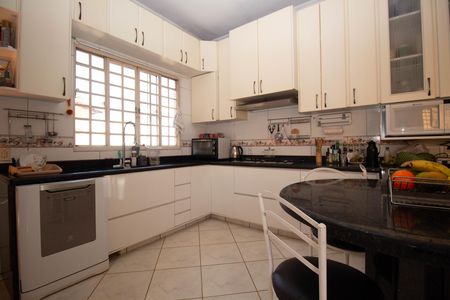 Casa de condomínio à venda com 800m², 4 quartos e 10 vagasCozinha
