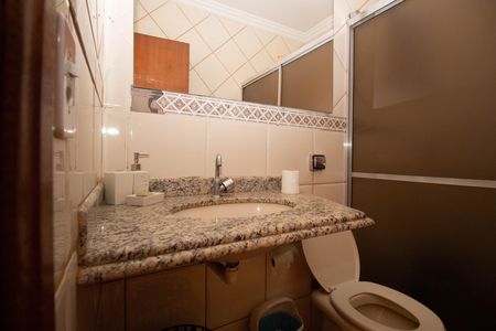 Casa de condomínio à venda com 800m², 4 quartos e 10 vagasBanheiro de Serviço