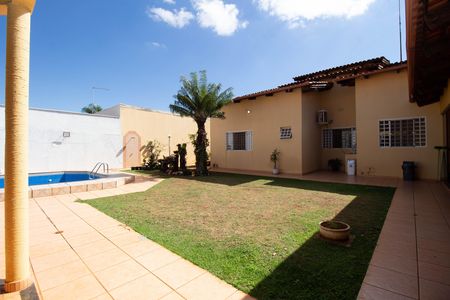 Casa de condomínio à venda com 800m², 4 quartos e 10 vagasQuintal