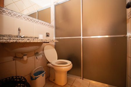Casa de condomínio à venda com 800m², 4 quartos e 10 vagasBanheiro de Serviço