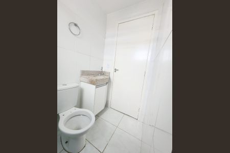 Banheiro de apartamento para alugar com 2 quartos, 45m² em Estrela do Oriente, Belo Horizonte