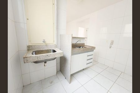 Cozinha de apartamento para alugar com 2 quartos, 45m² em Estrela do Oriente, Belo Horizonte