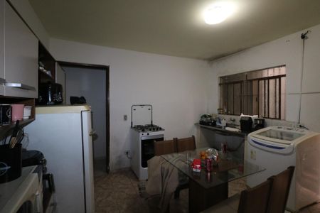 Casa à venda com 300m², 3 quartos e 1 vaga Casa à venda com 300m², 3 quartos e 1 vagaCasa 02