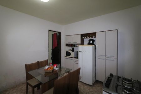 Casa à venda com 300m², 3 quartos e 1 vaga Casa à venda com 300m², 3 quartos e 1 vagaCasa 02