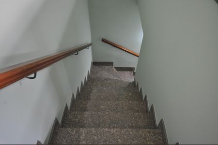 Casa para alugar com 130m², 2 quartos e sem vagaEscada de acesso