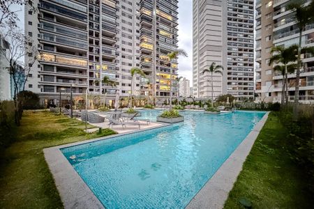 Studio para alugar com 32m², 1 quarto e sem vaga Studio para alugar com 32m², 1 quarto e sem vagaÁrea comum - Piscina