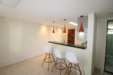 Sala / Cozinha de apartamento para alugar com 2 quartos, 44m² em Conjunto Habitacional Santa Etelvina Ii, São Paulo