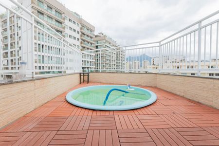 Apartamento à venda com 210m², 3 quartos e 2 vagasPiscina