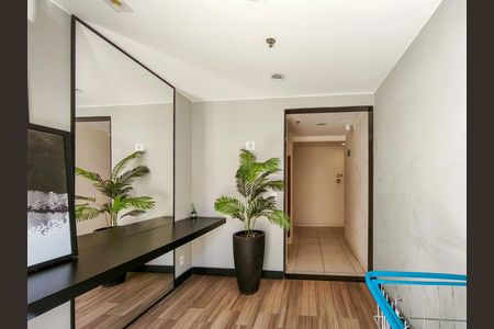 Apartamento à venda com 44m², 2 quartos e 1 vaga Apartamento à venda com 44m², 2 quartos e 1 vagaFachada e portaria